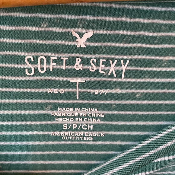 Soft and Sexy American eagle long sleeve tee - Picture 2 of 2